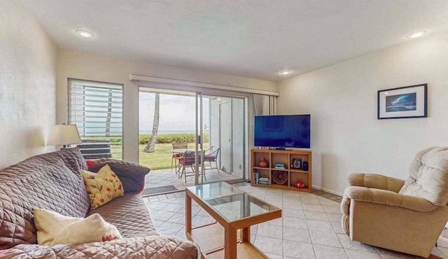 Settle Into a Molokai Oceanfront Condo with Pool, Tennis & W/D