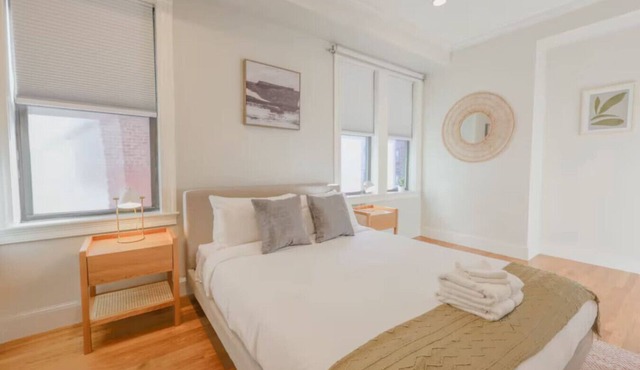 Simple 2 Bd/2 bth | Washer/Dryer | Close to Fenway in Boston