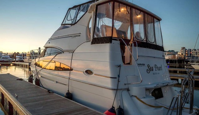 Six-Person Luxury Yacht Rental in the Boston Harbor of Massachusetts in Charlestown