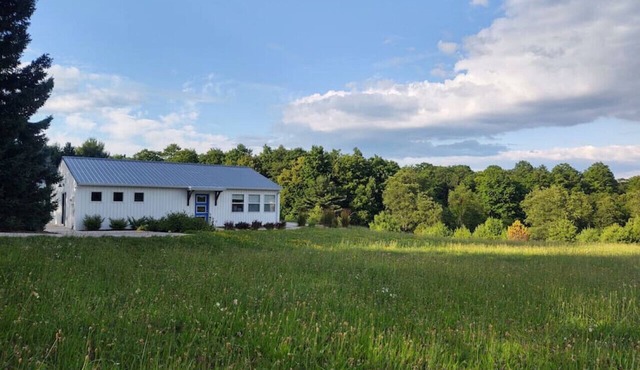 Sleeping Bear Stunner - privacy and gorgeous views in Maple City