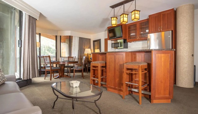 Snowbird Ski In/Out Cliff Club w/private Hot Tub in Snowbird