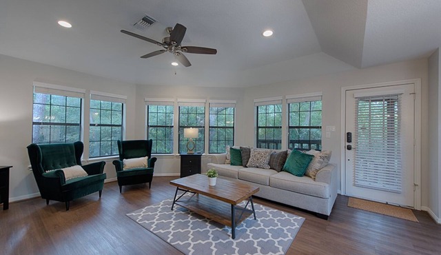 Spacious 1BR Apt Retreat in The Woodlands: Private, Peaceful, Great Location in Spring