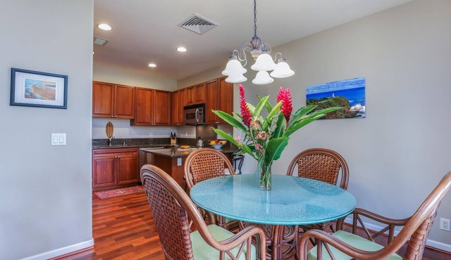 Spacious 3-bdr Pool, Hot Tub and free A/C in Princeville