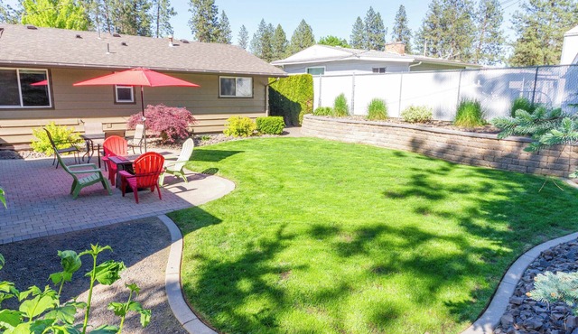 Spacious 3BR Family Retreat w Fire Pit, BBQ, Smart TVs & More in Spokane Valley