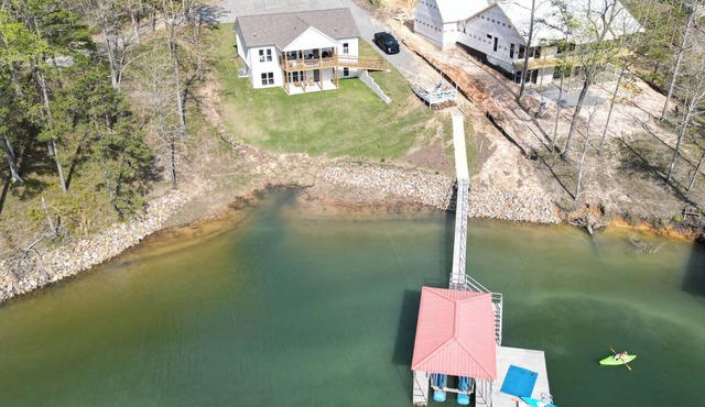 Spacious 6-bedroom house on beautiful Lewis Smith Lake in Arley