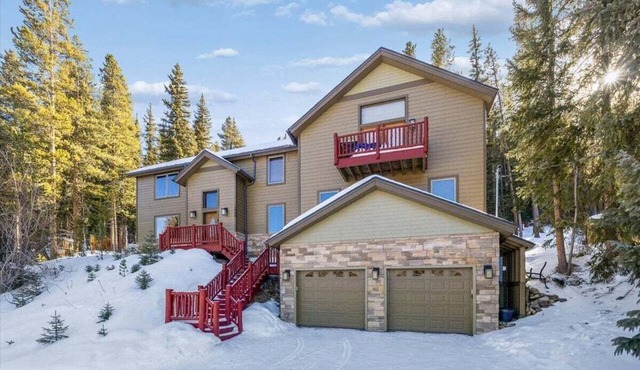 Spacious Breck Ski Home, Multiple Fireplaces, Gondola 2.1mi, Sleeps 10 in Breckenridge