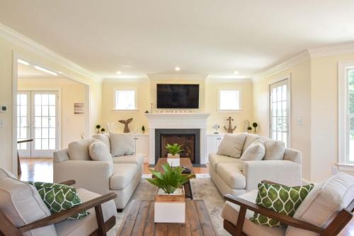 Spacious Game Room Close to Nauset Beach in Orleans