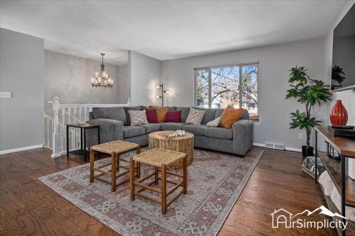 Spacious home w game room & firepit in Arvada
