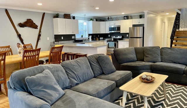 ⭐ Spacious Lake House Just Minutes From The Slopes ⭐ in Hunter