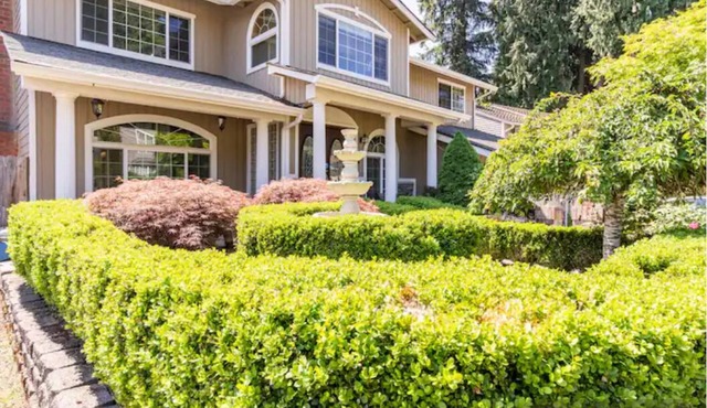 Spacious/Luxury/Custom Home with 6 beds/4.5 baths in Issaquah