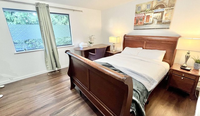 Spacious Master; Private Bathroom; Walk 2 Bus; AC in Kirkland