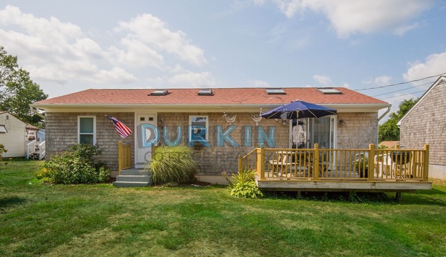 Spacious Ranch, High Ceilings, Central Air Conditioning, Close to Beach in Narragansett