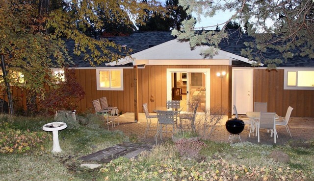 Spacious ranch style home snuggled in the West Hills neighborhood of Bend in Bend