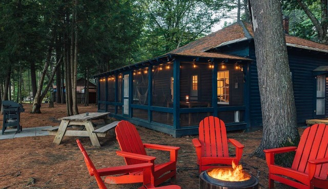 Spacious Waterfront Cabin with Private Dock Near Lake George & Saratoga Springs, Corinth, NY in Corinto