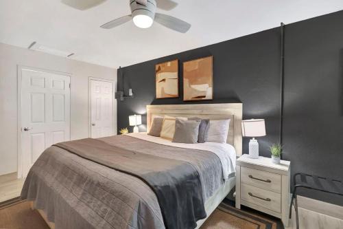 Special - Xtra Comfy - King Bed in Pahokee