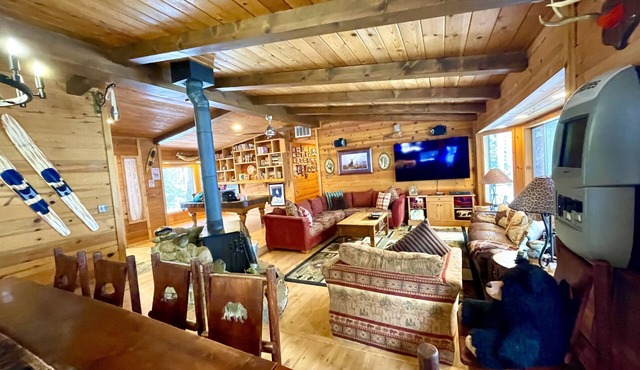 Spectacular Mountain Home: Near Heavenly, Tahoe Rim Trail, Family Friendly, 10 in Stateline