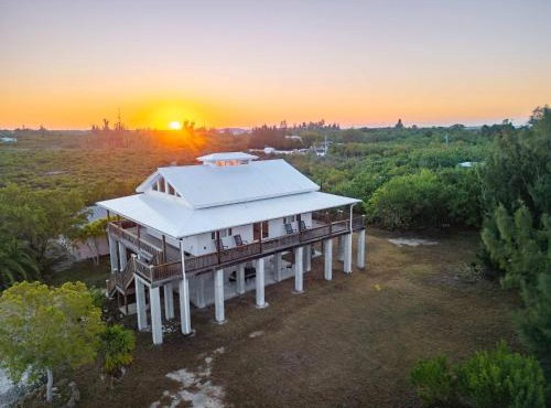 Starlight Serenity - Hideaway with Stunning Views in Pirates Cove