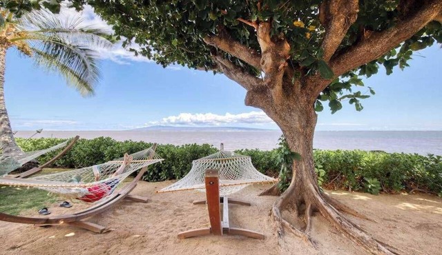 Stay Central on Molokai in a Studio with Pool & Kitchenette