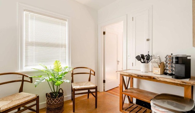 Stay Portland - 1892 Bohemian Dream Studio in Ladd's Addition in Marquam Hill