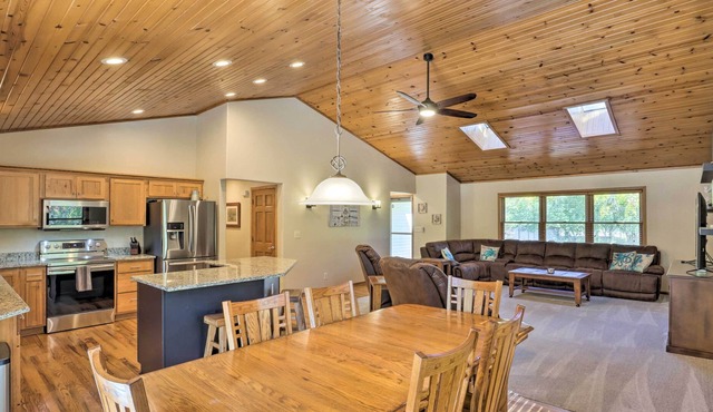 Step-Free Pewaukee Home < 1 Mi from Lakes! in Pewaukee