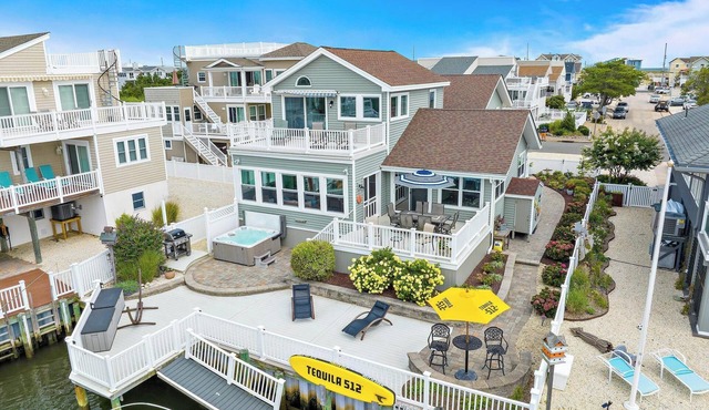Steps to Beach! Holgate Waterfront Property. Lagoon backyard, 1 block to beach in Long Beach