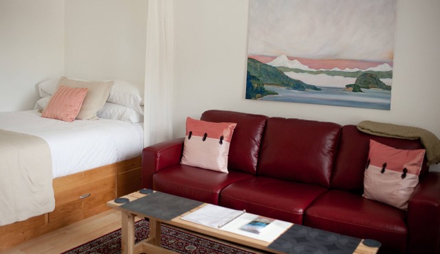 Studio Apartment in Eastsound, the Heart of Orcas Island in Eastsound