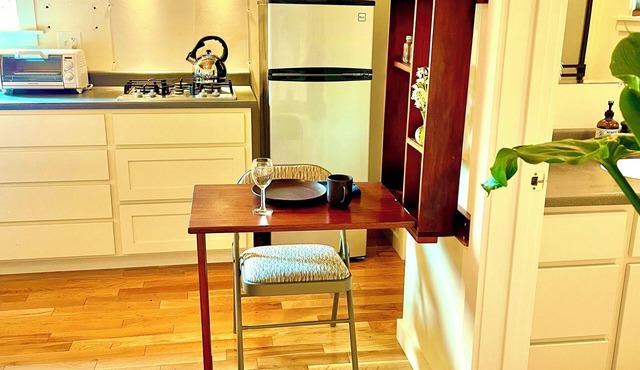 Studio Apartment in the Heart of Historic Mendocino Village, Monthly Rental in Mendocino