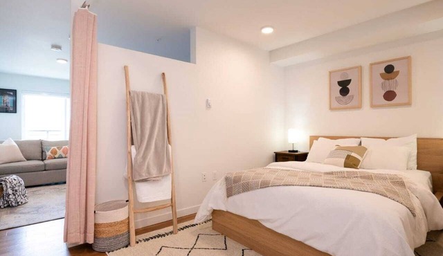 Stunning Capitol Hill 1BD in Seattle