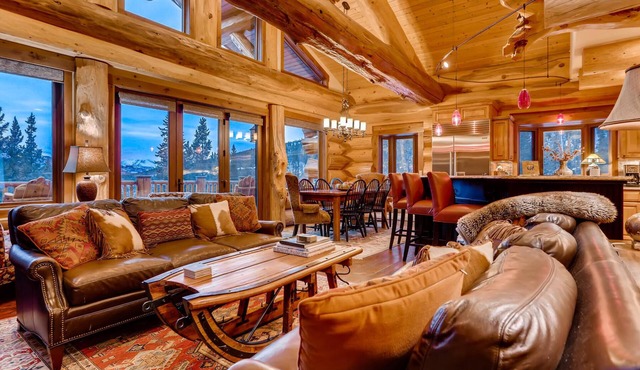 STUNNING custom log home, 4 en-suites, amazing views, hot tub, pool table! in Breckenridge