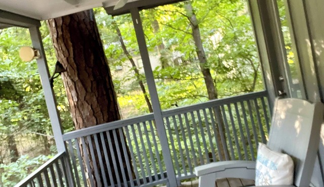 Stunning Lake Views, Secluded Retreat! in Flint