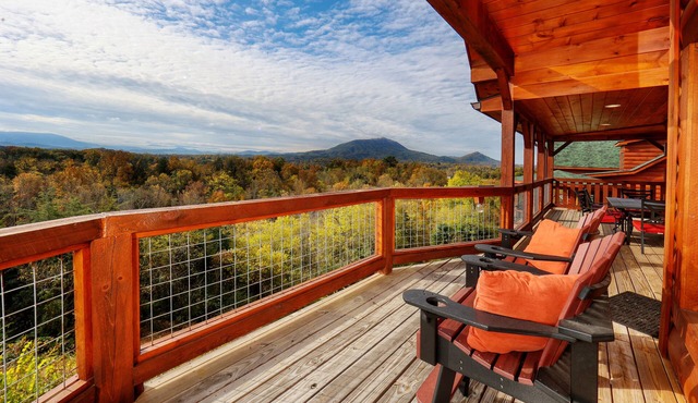 Stunning Mnt. Views, 4 Luxury King Br/6 Bath, Hot tub, Theater/Game rooms in Sevierville