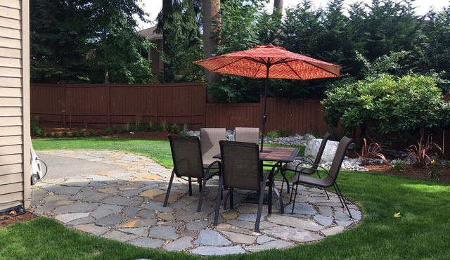 Sunny culdesac home: pet friendly fenced ac garage fireplace in Issaquah
