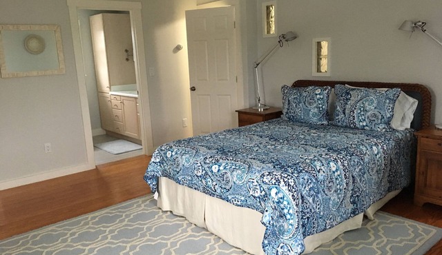SUNNY second floor 2BD, 2BT in Nantucket