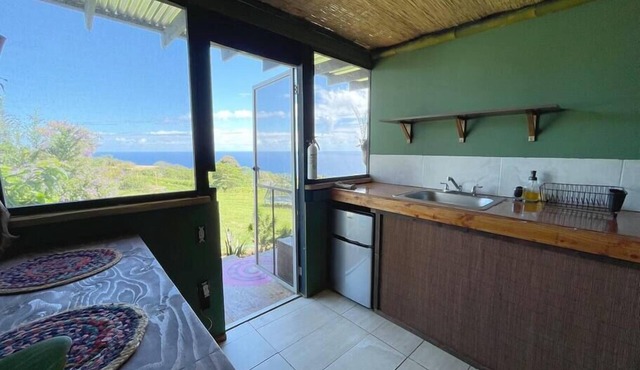 Sunrise Farm Retreat Cabin - Farm Stay Hawaii in Papaaloa