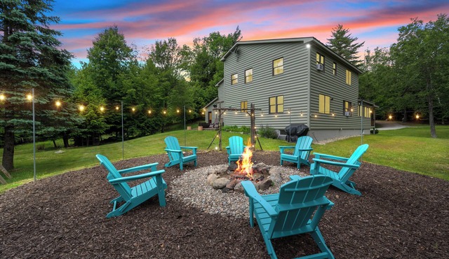 Sunset Retreat - Lake George 5 acre with AC, Firepit, Game Room and Grill in Warrensburg