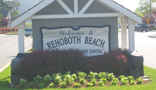 SUPER CLEAN, PERFECT LOCATION, ON THE BEACH, AMAZING VIEW & SUNRISES in Rehoboth Beach