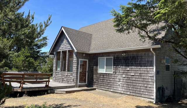 Surfrider - Cozy Beach Cabin, Close to Beach, Pool Table in Pacific City