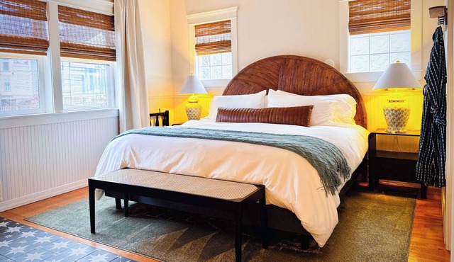 Swank Suites | Step Free King - Pet Friendly in Ashland