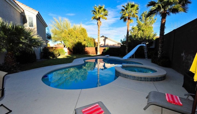 Swimming pool, hot tub, basketball court, putting green, family friendly in Las Vegas