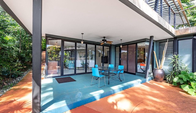Tantalus Glass House: 3BR Hillside Estate w/Panoramic Views