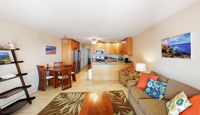 Terrific Condo w/Free WiFi, Shared Pool, Tennis Court, Water Views, Shared W/D in Kaunakakai