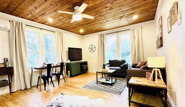 The Carriage House, The Carriage House at Jeter Farmhouse in Gladewater
