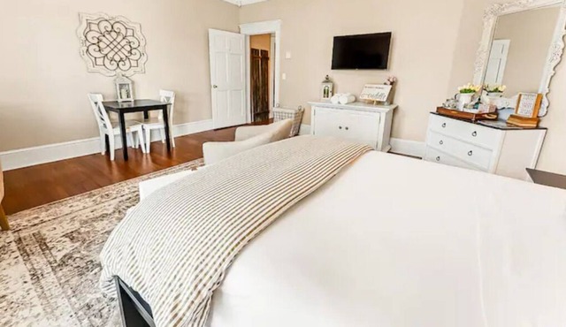 The Mahogany Room a place to relax! in Winder