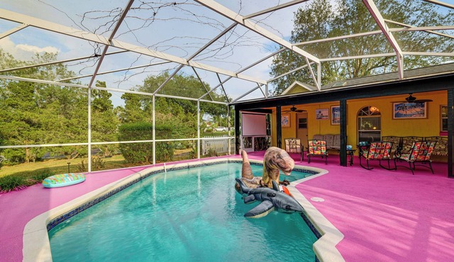 Themed Interior, Poolside Fun! Villa Near Disney in Davenport