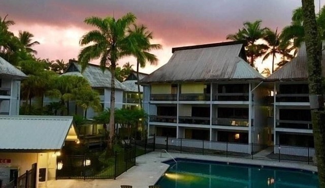 Tropical Garden Condo with Pool Kitchen, and AC in Hilo