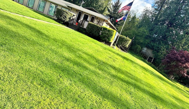 Ultimate Family Getaway: 4BR w/Fire Pit, Kid Playground & Secure Dog Yard in Enumclaw