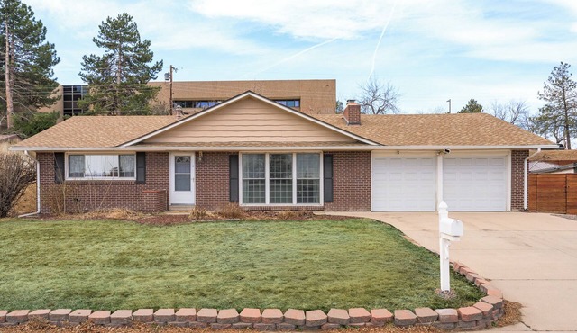 Ultimate Group Retreat, 2 Homes 2 Hot Tubs, Sauna in Wheat Ridge