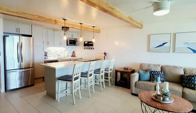 Updated Oceanfront Condo! Long clean beaches to walk & swim! Escape the Crowds! in Hauula