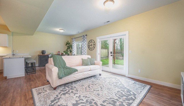 Upscale Private Getaway near Seattle in Mountlake Terrace