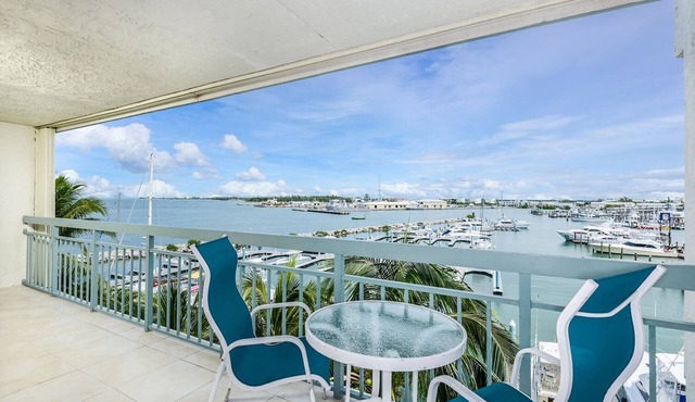 Very Rare-The Galleon 3 King Bd, 3 Bath w/4th king bd in loft + sleeper sofa in Key West